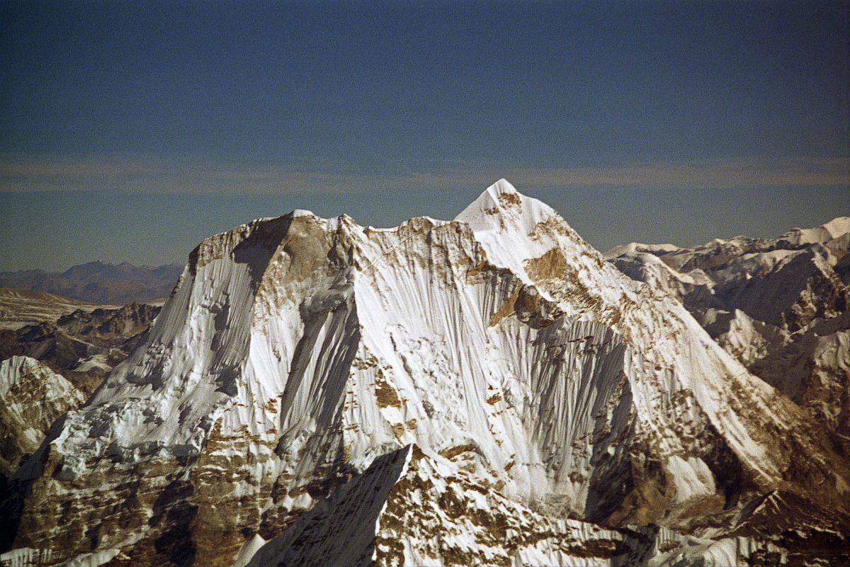 Kathmandu Mountain Flight 05-2 Menlungtse 1997 My Kathmandu Mountain Flight in 1997 was later in the morning, so I had an even better view of Menlungtse.